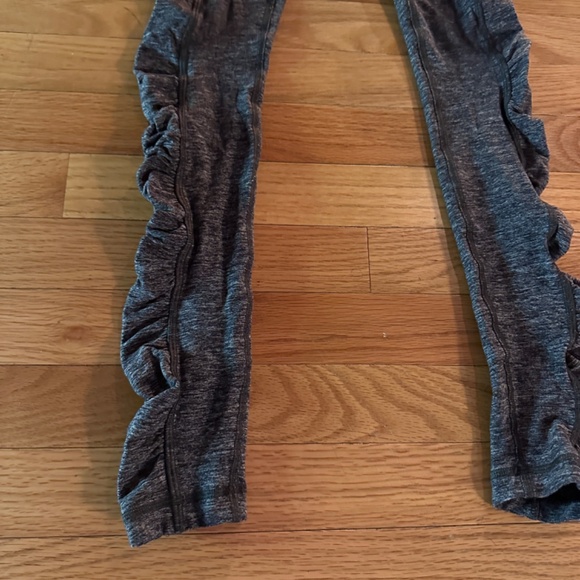 Lululemon High Waisted Scrunch Ankle Leggings - Picture 3 of 3